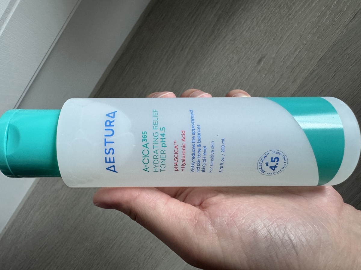 正面。A-CICA365 HYDRATING RELIEF TONER pH4.5，200 mL。