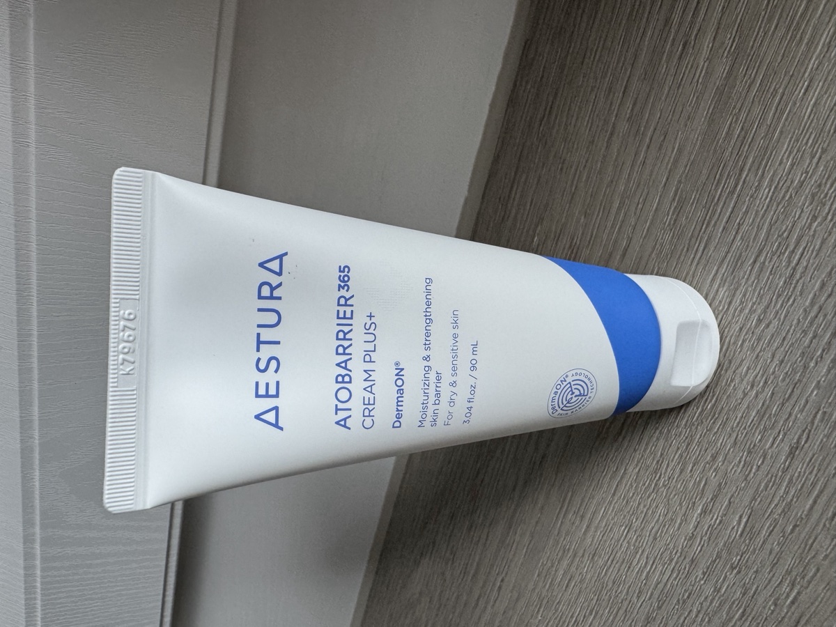 正面。ATOBARRIER365 CREAM PLUS+，90 mL。