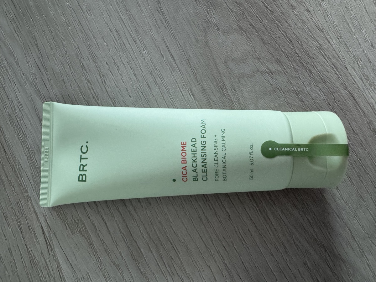 正面。CICA BIOME BLACKHEAD CLEANSING FOAM 60 mL。