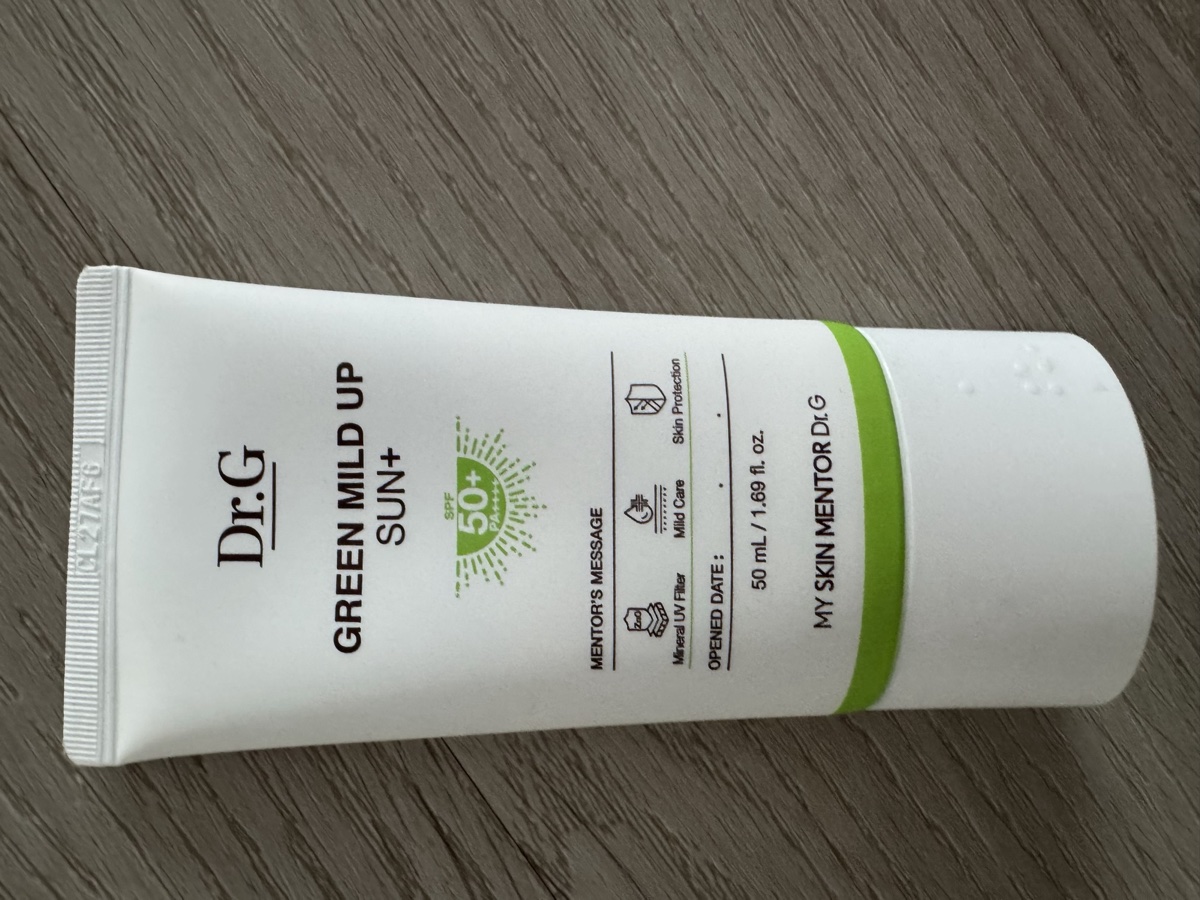 正面。GREEN MILD UP SUN+ SPF50+ PA++++，50 mL。