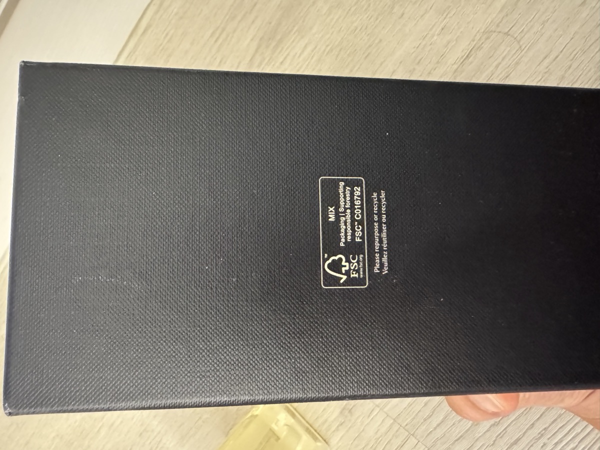 外盒背面。只有 FSC MIX C016792 與 Please repurpose or recycle，沒有標示欄。