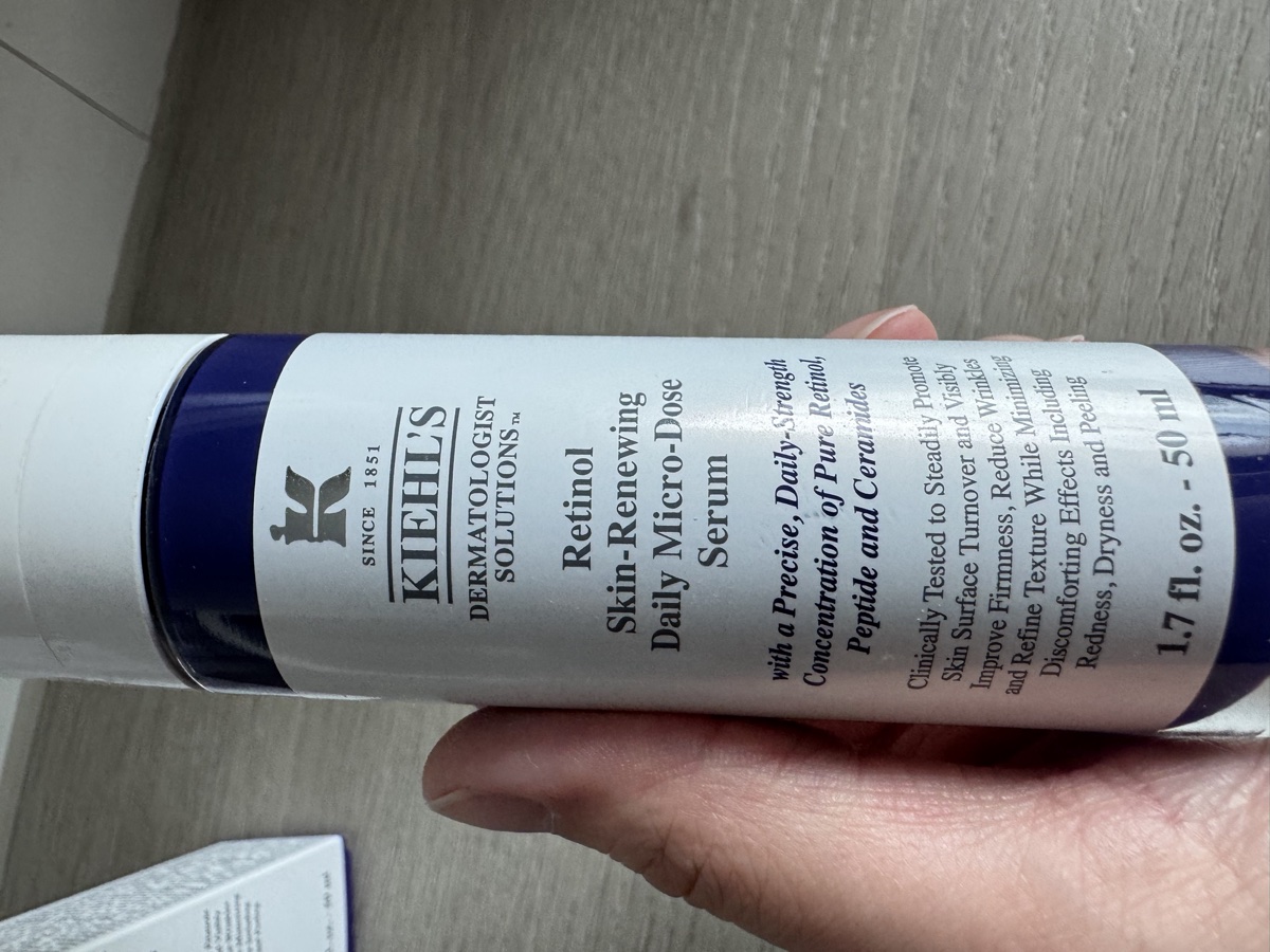 正面。Retinol Skin-Renewing Daily Micro-Dose Serum 50 mL。