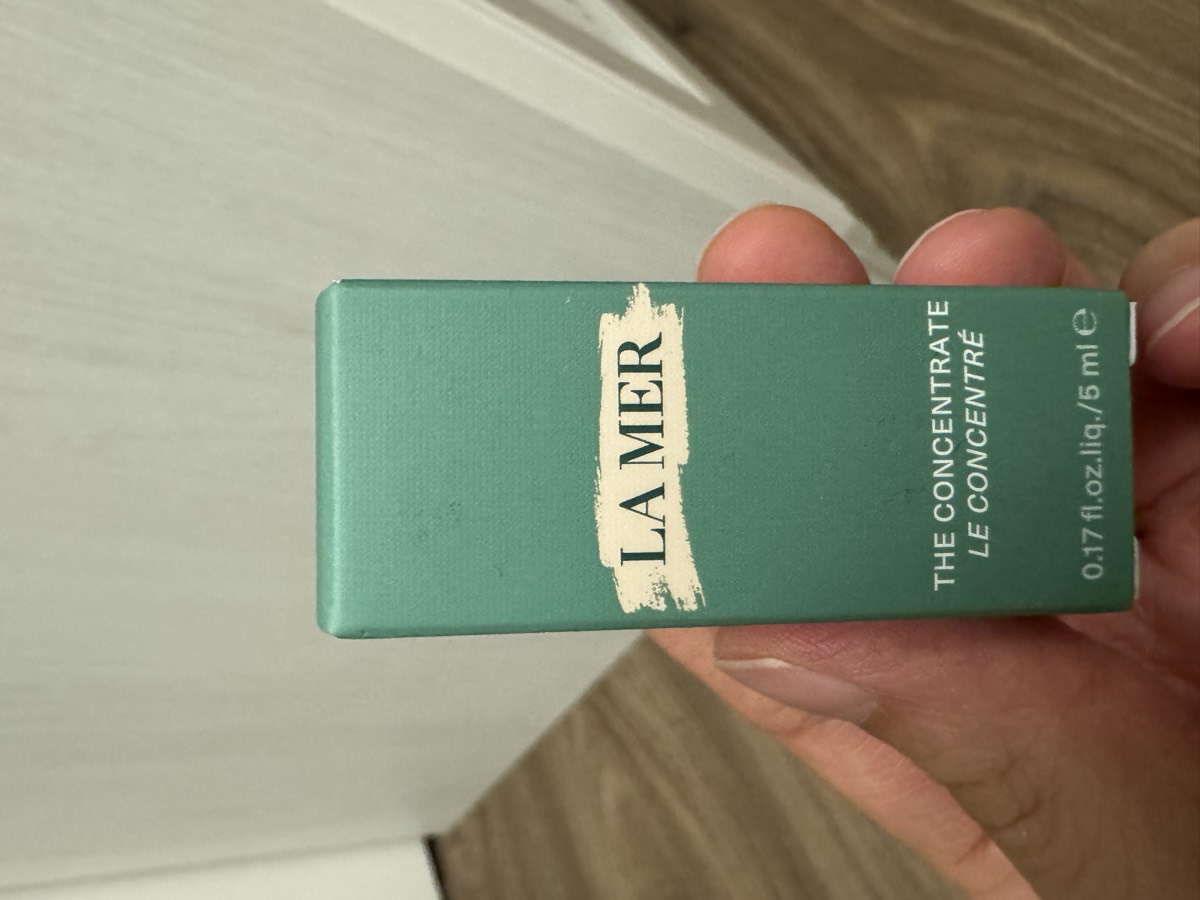 外盒正面。LA MER THE CONCENTRATE／LE CONCENTRÉ，0.17 fl. oz. liq./5 ml。