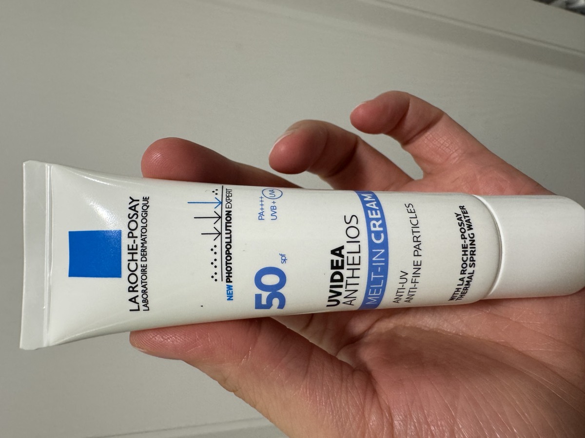 管身正面。SPF50・PA++++。