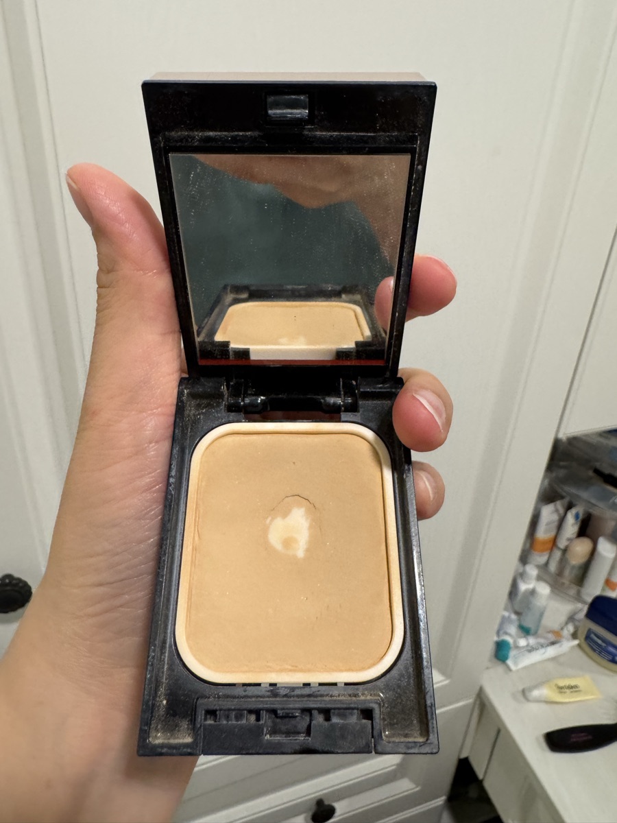 妝櫃 App 建檔時拍的產品照。