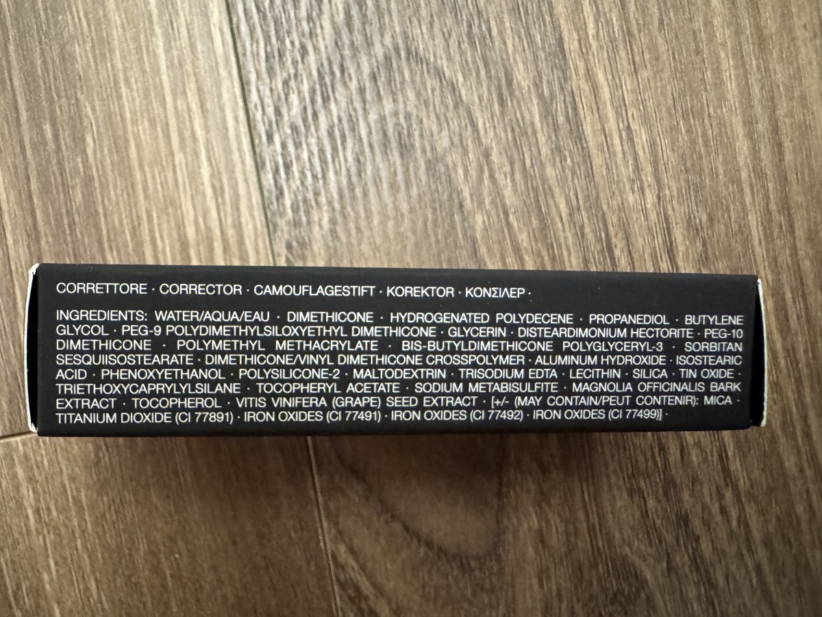 試用裝外盒 INGREDIENTS 全欄（WATER/AQUA/EAU 起、IRON OXIDES (CI 77499) 止）。