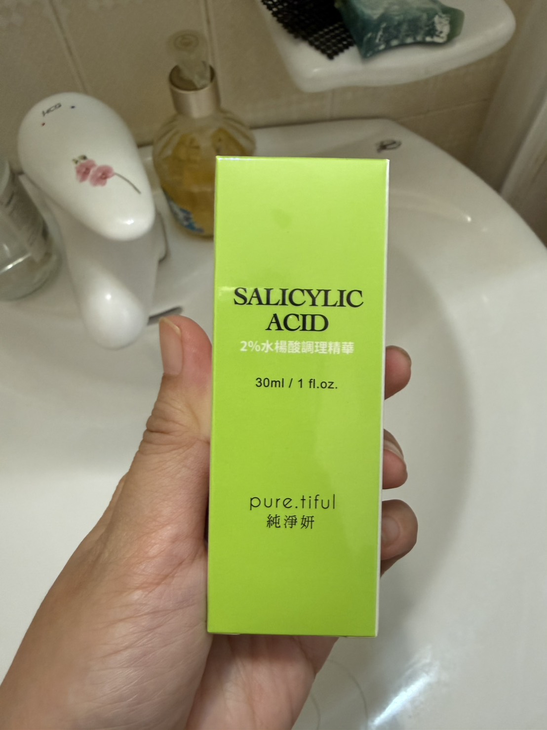 外盒正面。SALICYLIC ACID／2%水楊酸調理精華／30ml / 1 fl.oz.／pure.tiful 純淨妍。