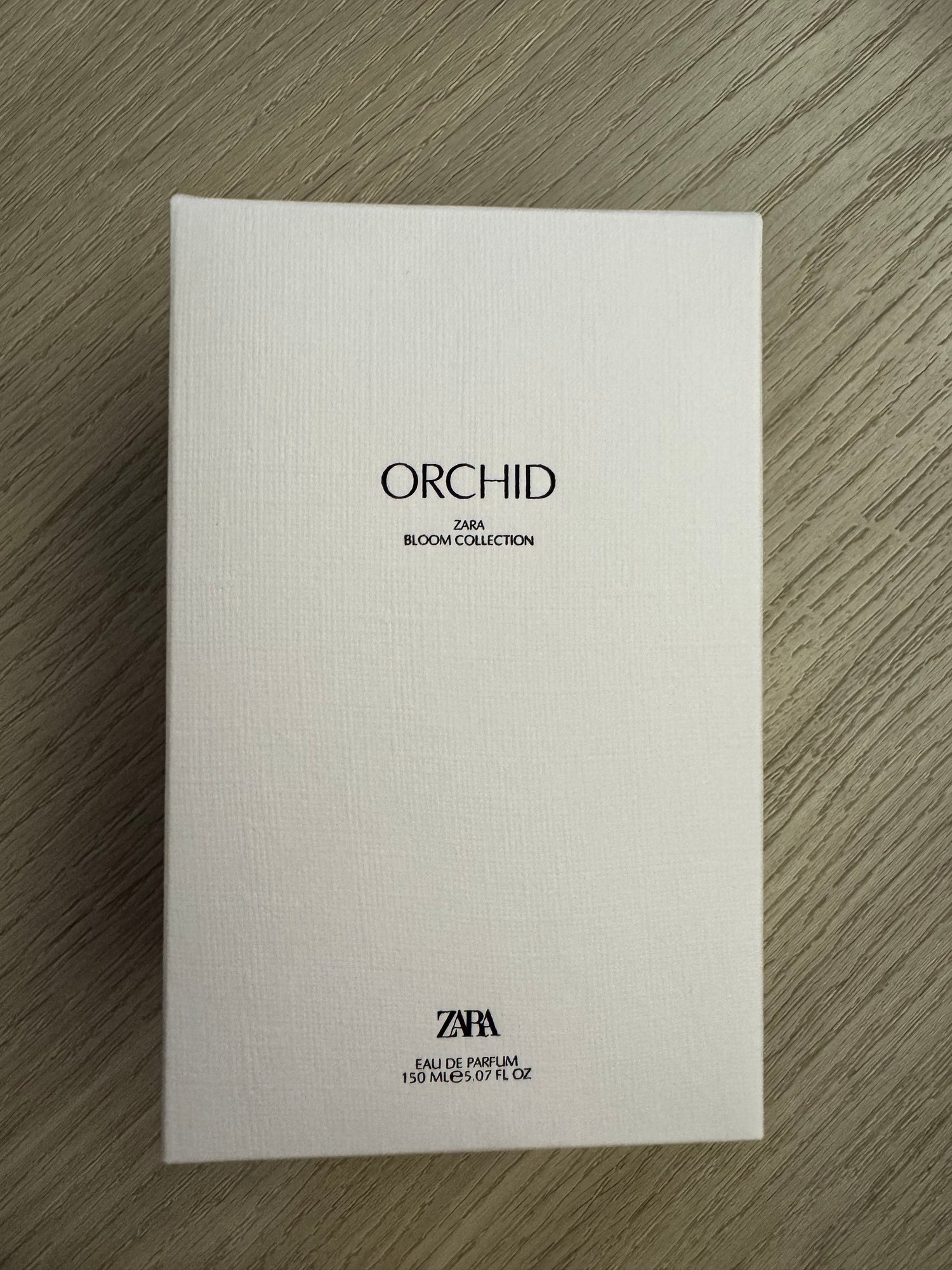 外盒正面。ORCHID／ZARA BLOOM COLLECTION／ZARA／EAU DE PARFUM／150 ML e 5.07 FL OZ，米白壓紋紙盒。